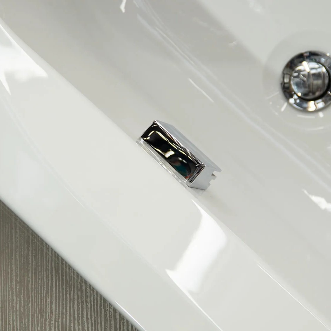 Piazza White Built-in Corner Bath – 1350 x 1350 x 1900mm - Image 5